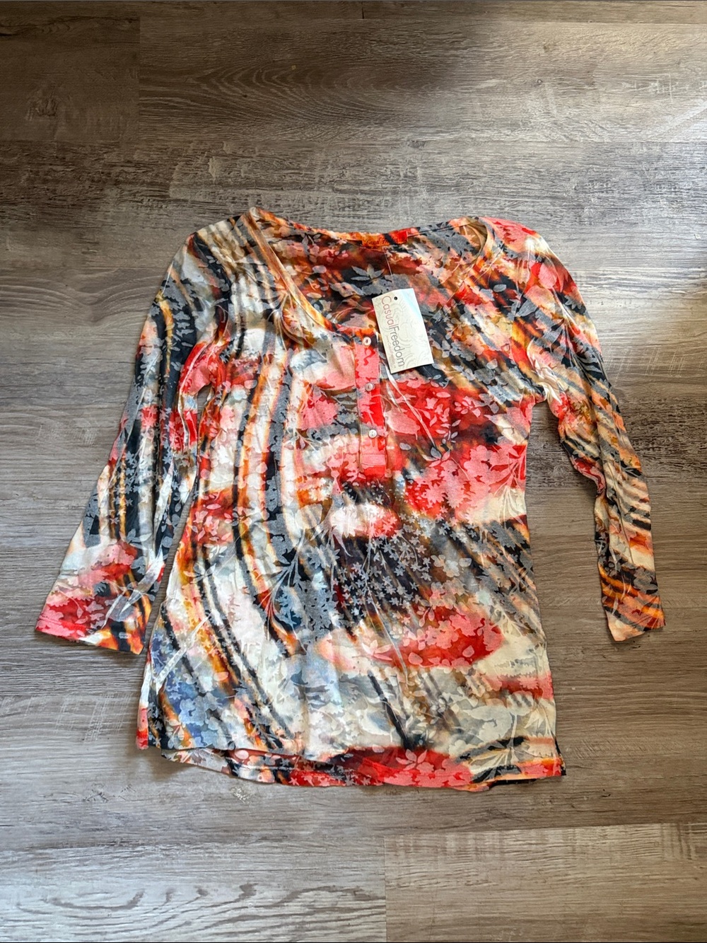 NWT Casual Freedom Women's Long Sleeve Scoop Neck Top in Multicolor Floral